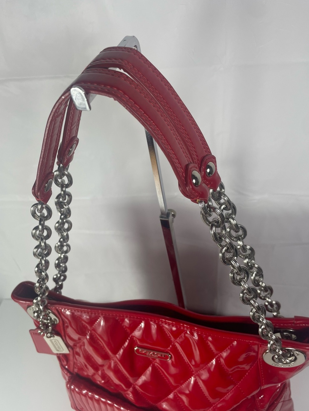 $25 Low Start π¨π¨Coach Poppy Red Liquid Gloss Patent Leather Quilted Bag Y2K - Picture 10 of 13
